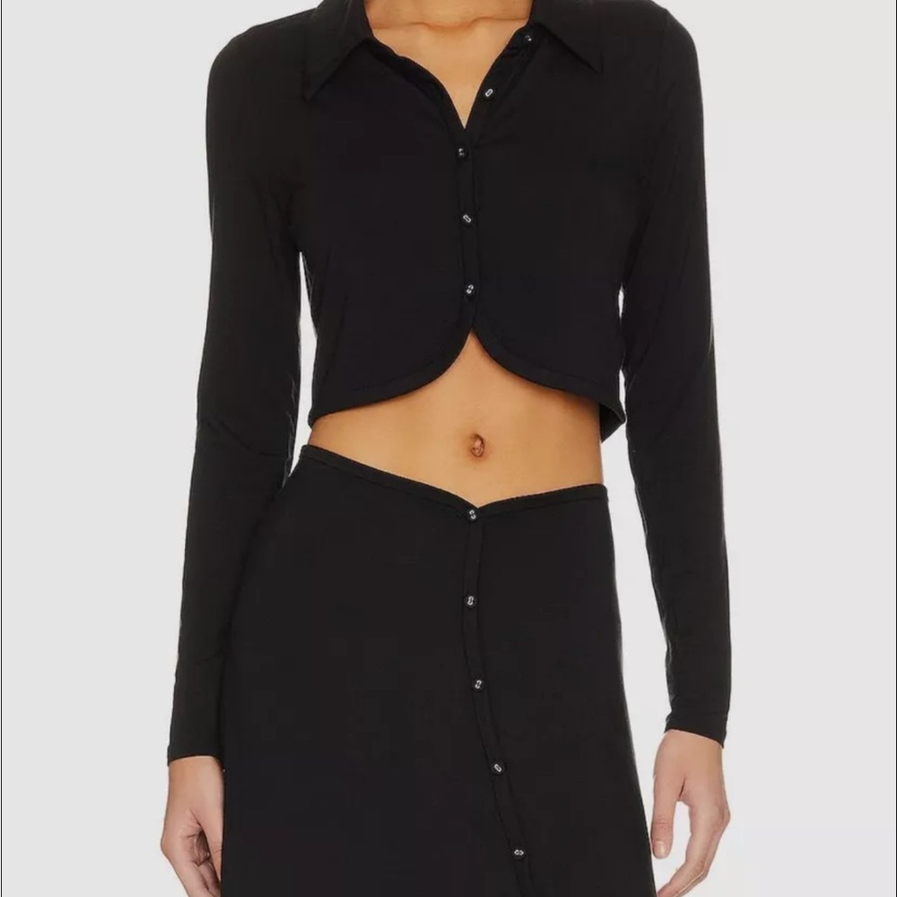NWT $325 Jonathan Simkhai Women's Compact-Rib Button-Front Crop Top
Size XS
TRUE
